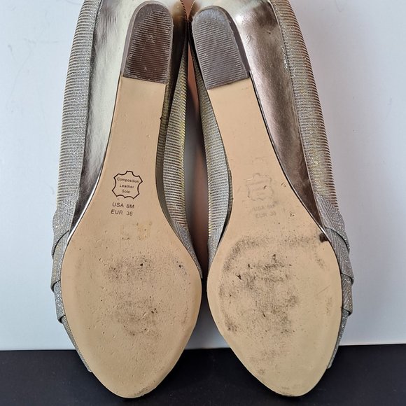 Nina New York Gold Metallic Wedge Shoe Peep Toe Size 8 - Picture 12 of 13